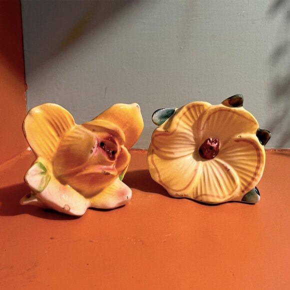 Ceramic Floral Salt & Pepper Shakers | Antique Made in Japan - Picture 3 of 15